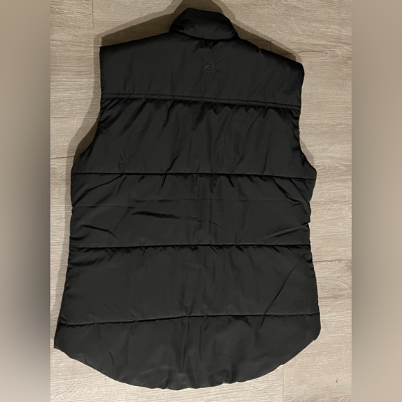 Women’s Legendary Whitetails Small Vest - Picture 2 of 4